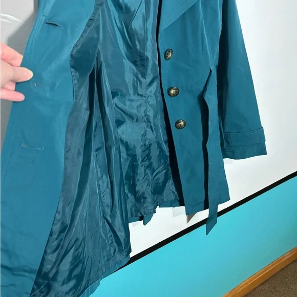 London Fog Women's Teal Trench Coat
Raincoat size M - Picture 6 of 15